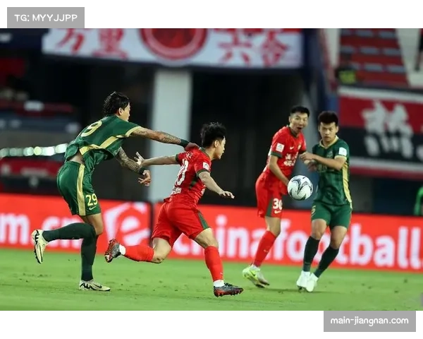 钟义浩精准传中助攻 河南队边路传中战术见效 钟义浩精准传中助攻 河南队边路传中战术见效